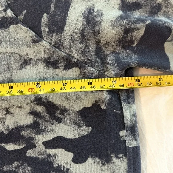 Lululemon Loungeful Cropped Hoodie Size 4 - Picture 4 of 8